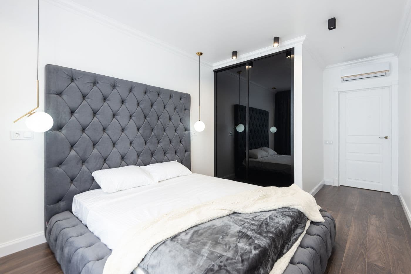 Upholstered Queen Bed